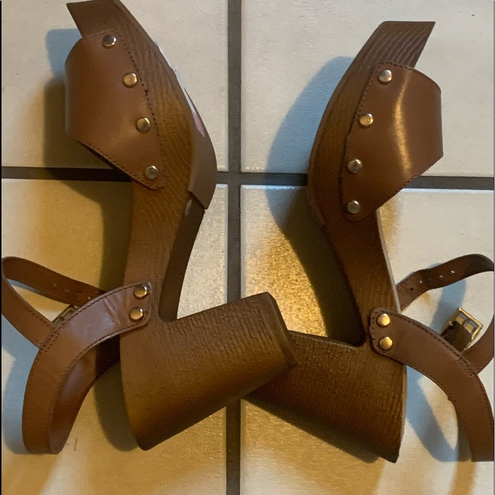 Brown Sandals, never worn. Size 7.5